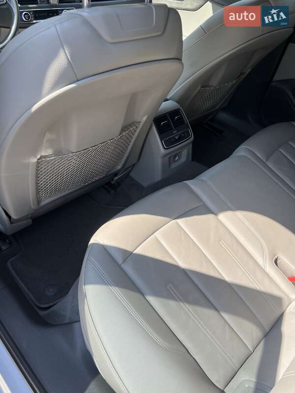 Седан Audi A4 2018 в Ивано-Франковске