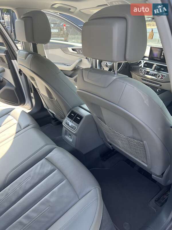 Седан Audi A4 2018 в Ивано-Франковске