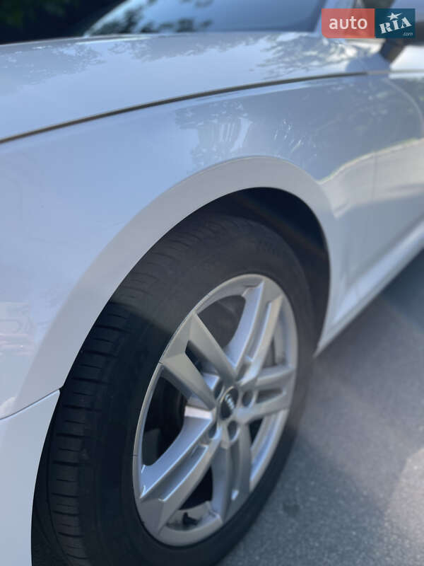 Седан Audi A4 2015 в Ирпене