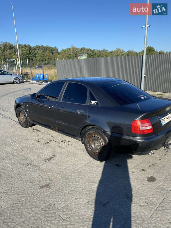 Седан Audi A4 1996 в Львове