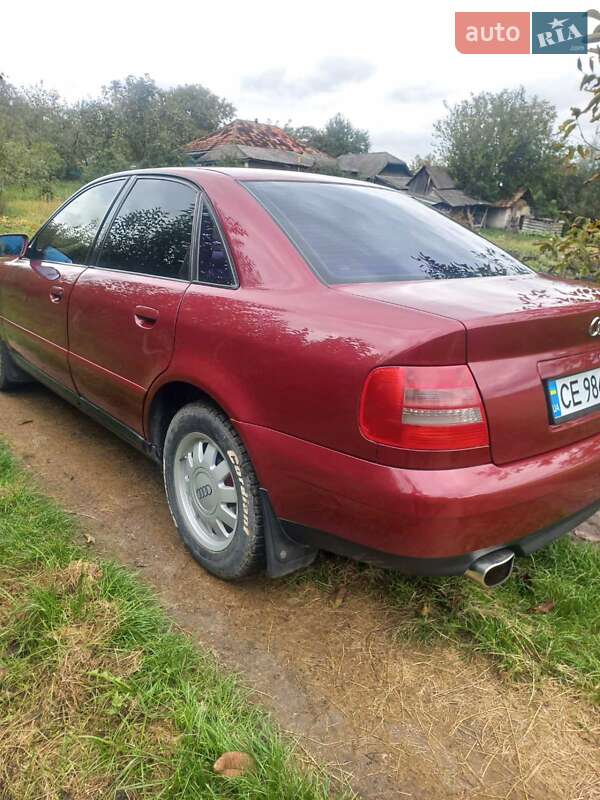 Седан Audi A4 1999 в Кельменцях