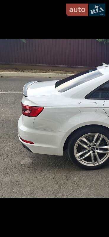 Седан Audi A4 2017 в Умани