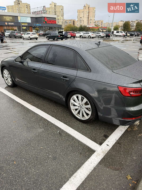 Седан Audi A4 2016 в Киеве