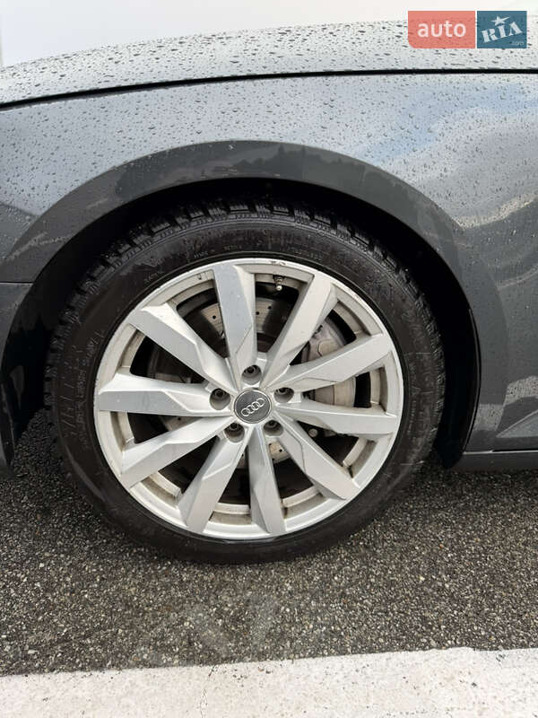 Седан Audi A4 2016 в Киеве