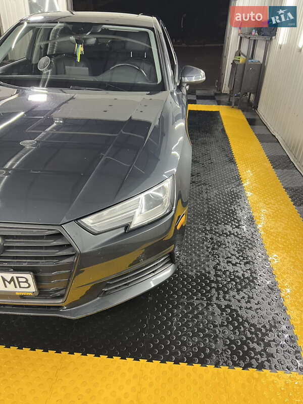 Седан Audi A4 2016 в Киеве