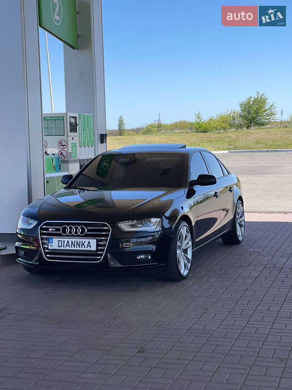 Седан Audi A4 2013 в Одессе