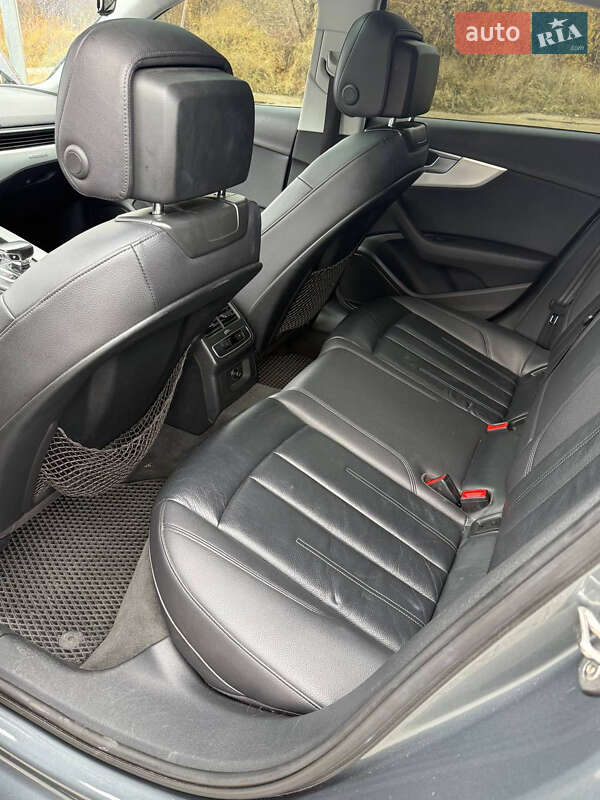 Седан Audi A4 2016 в Львове