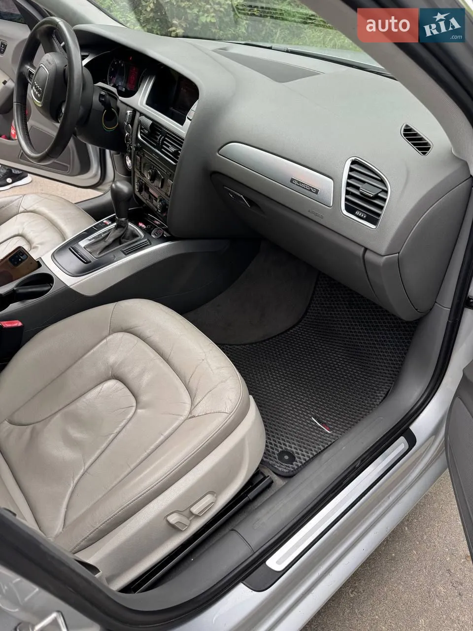 2010 Audi A4 - мініатюра 2