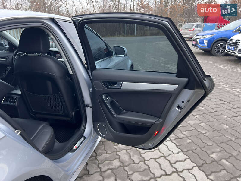 Седан Audi A4 2016 в Нововолинську