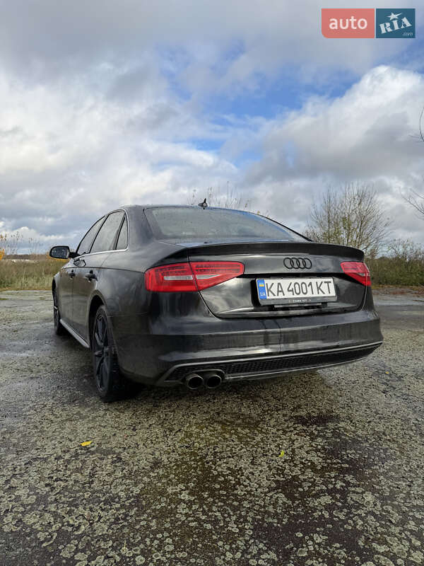 Седан Audi A4 2015 в Звягеле