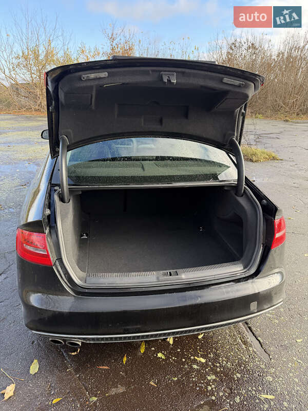 Седан Audi A4 2015 в Звягеле