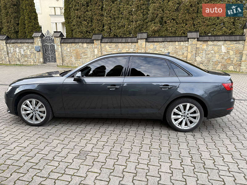 Седан Audi A4 2016 в Надворной