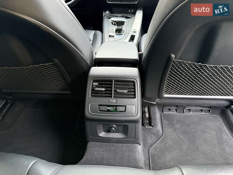 Седан Audi A4 2016 в Надворной