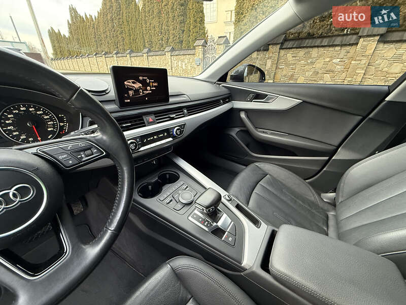 Седан Audi A4 2016 в Надворной