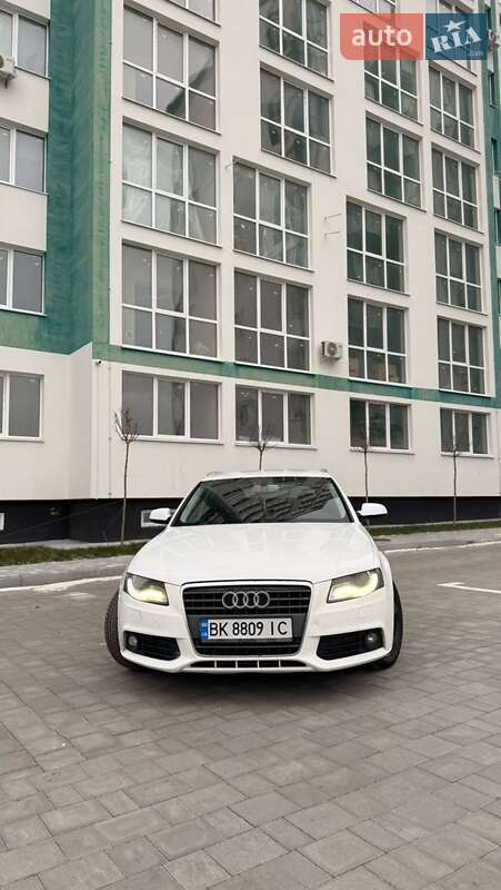Універсал Audi A4 2010 в Вараші