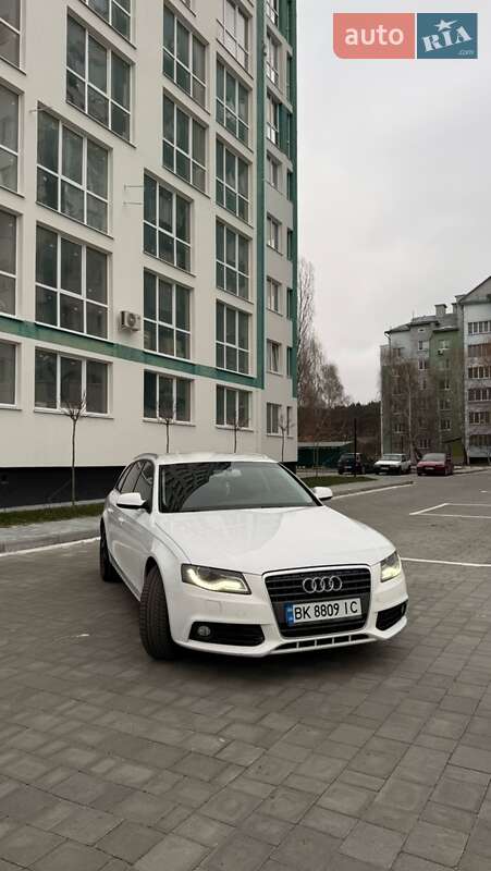 Універсал Audi A4 2010 в Вараші