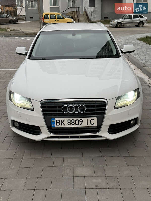 Універсал Audi A4 2010 в Вараші