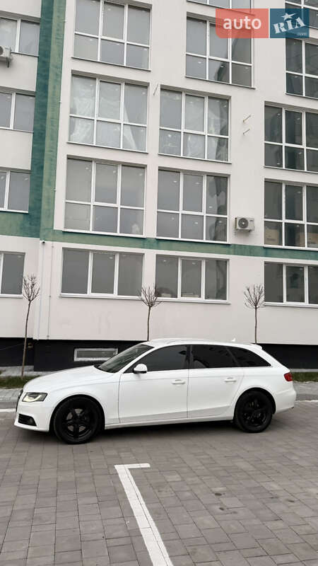 Універсал Audi A4 2010 в Вараші