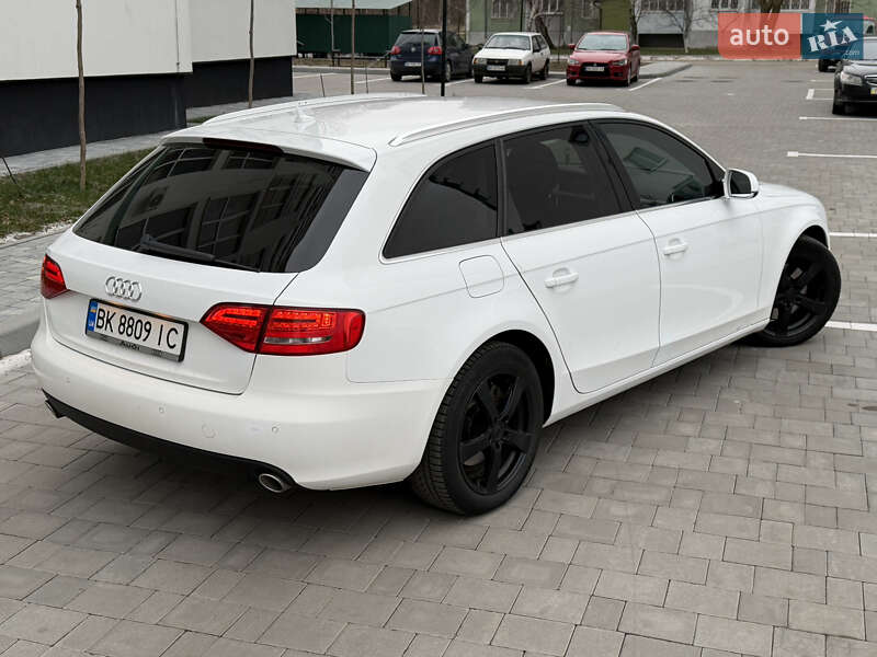 Універсал Audi A4 2010 в Вараші