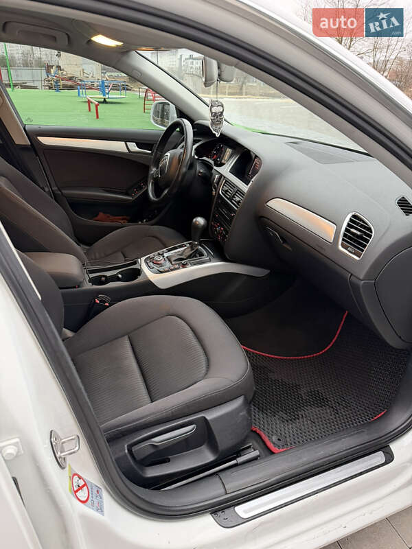 Універсал Audi A4 2010 в Вараші