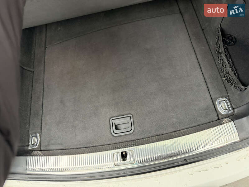 Універсал Audi A4 2010 в Вараші