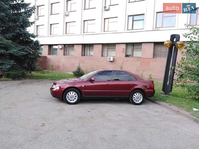 Седан Audi A4 1999 в Ивано-Франковске