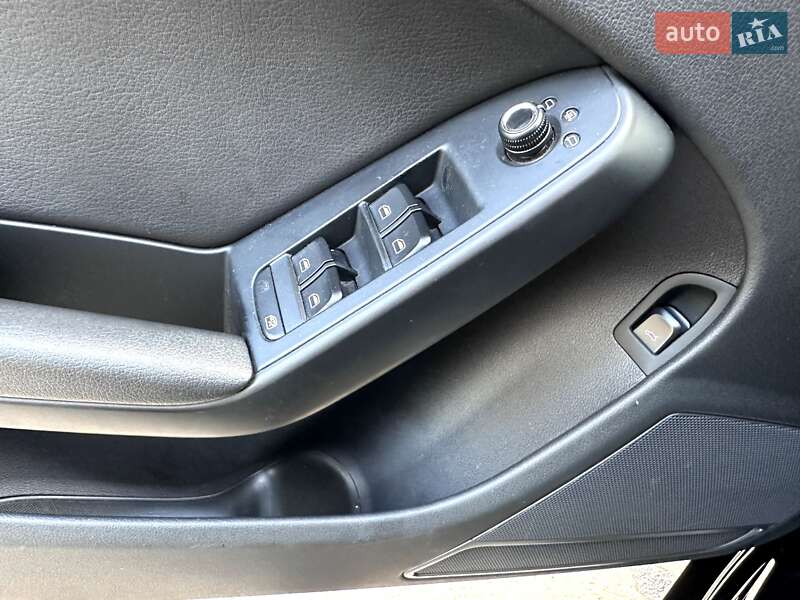 Седан Audi A4 2012 в Черкасах