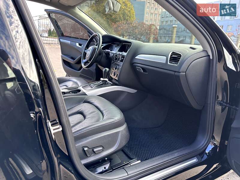 Седан Audi A4 2012 в Черкасах