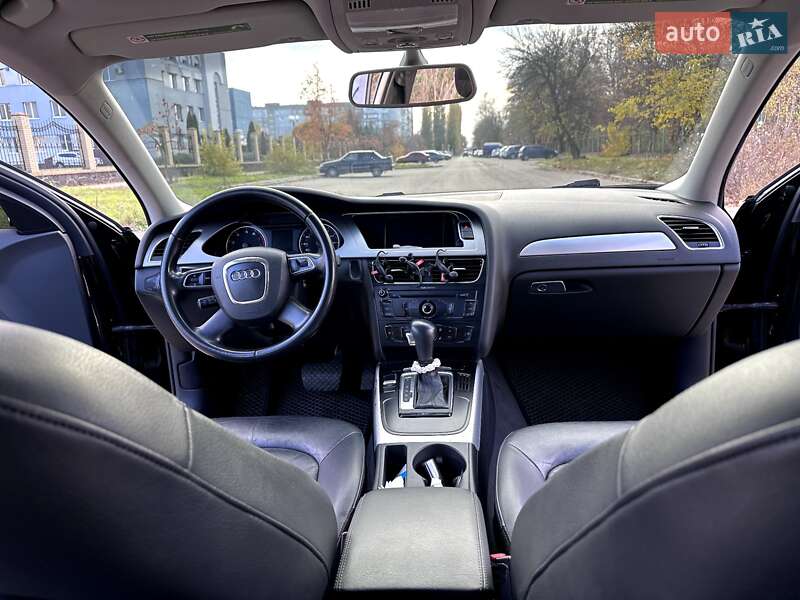 Седан Audi A4 2012 в Черкасах