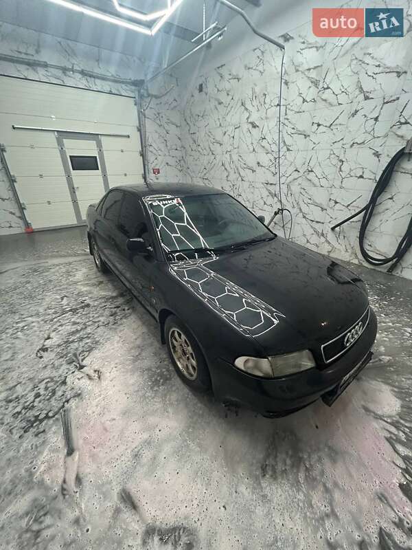 Седан Audi A4 1996 в Дергачах