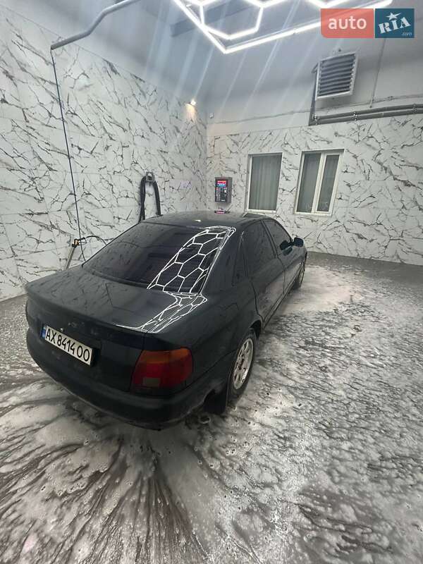 Седан Audi A4 1996 в Дергачах