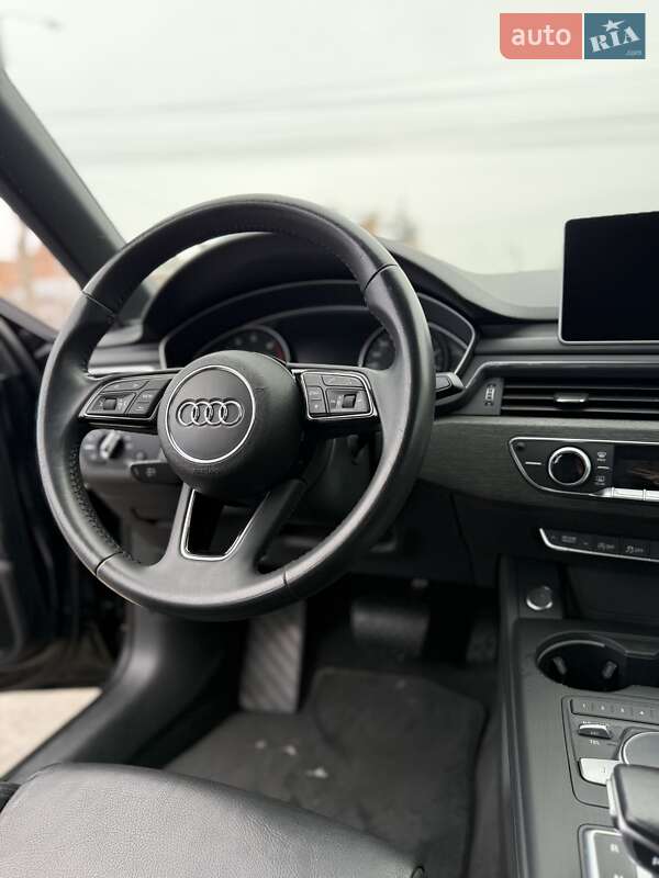 Седан Audi A4 2016 в Чернівцях