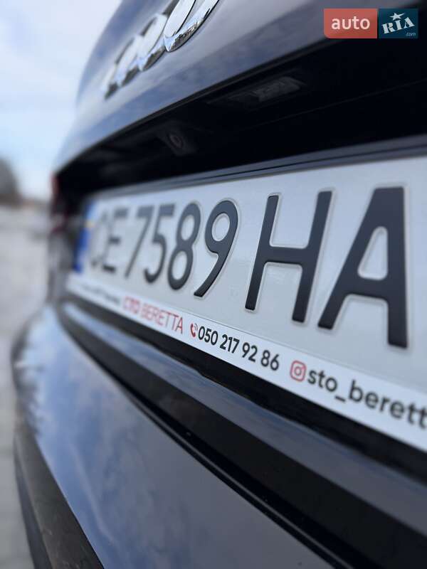 Седан Audi A4 2016 в Чернівцях