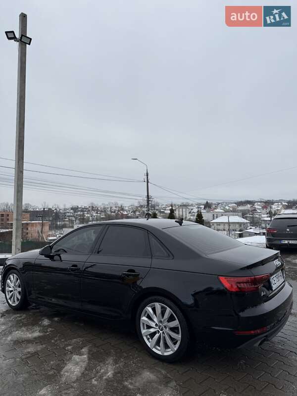Седан Audi A4 2016 в Чернівцях
