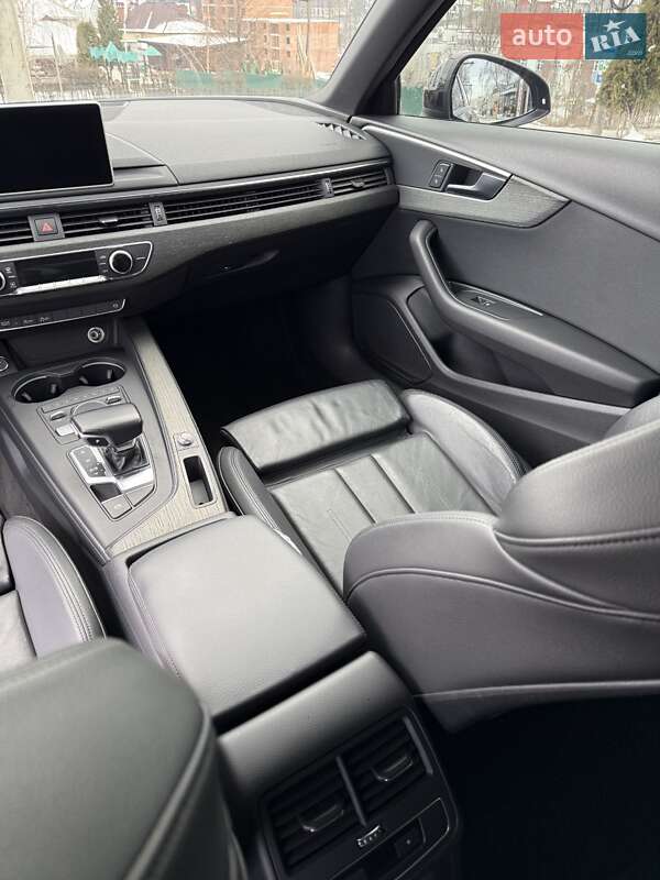 Седан Audi A4 2016 в Чернівцях