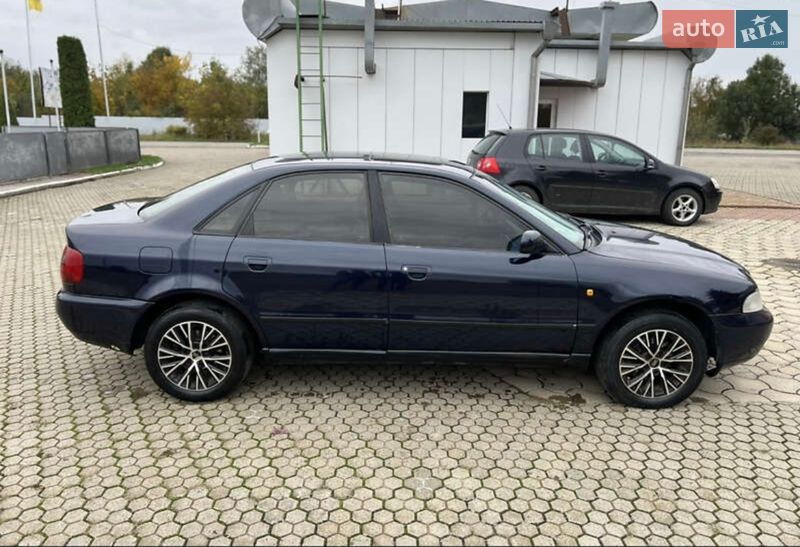 Седан Audi A4 1997 в Черновцах