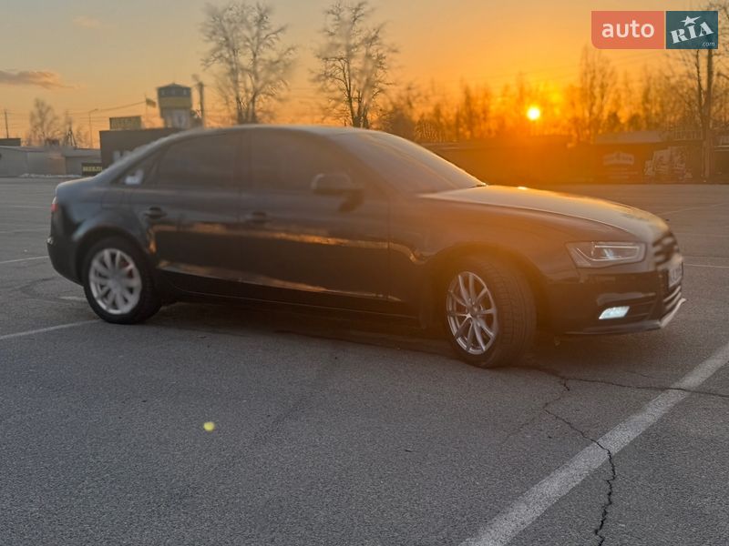 Седан Audi A4 2012 в Білогородці