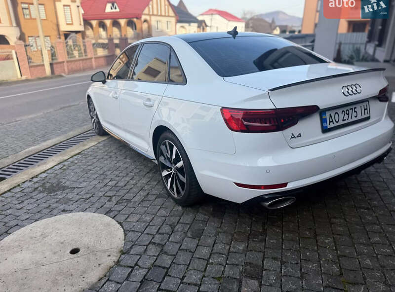 Седан Audi A4 2016 в Чернівцях