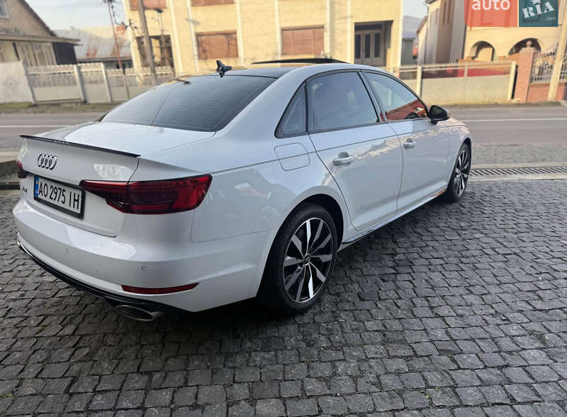 Седан Audi A4 2016 в Чернівцях