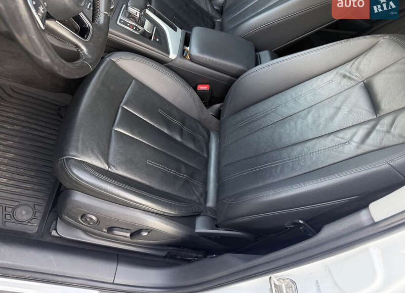 Седан Audi A4 2016 в Чернівцях