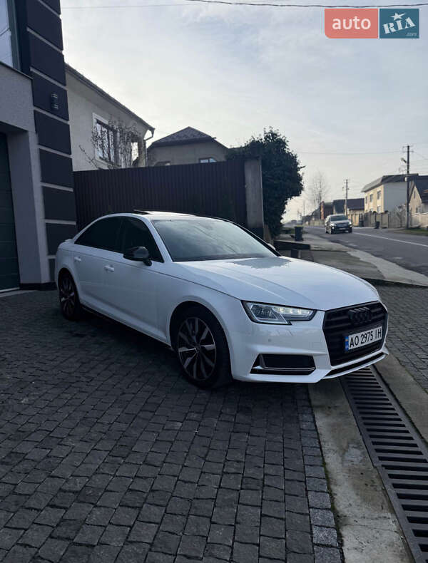 Седан Audi A4 2016 в Чернівцях