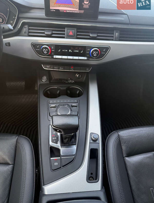 Седан Audi A4 2016 в Чернівцях