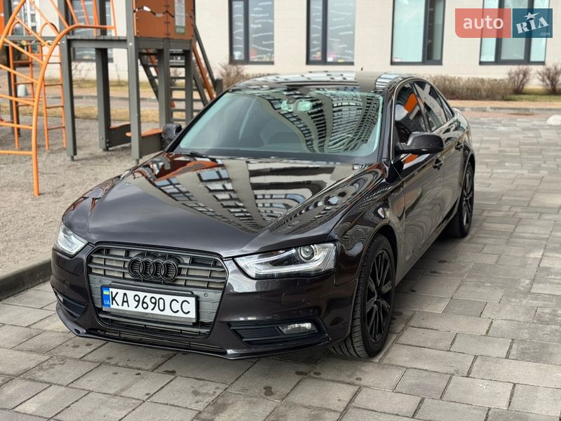 Седан Audi A4 2013 в Киеве