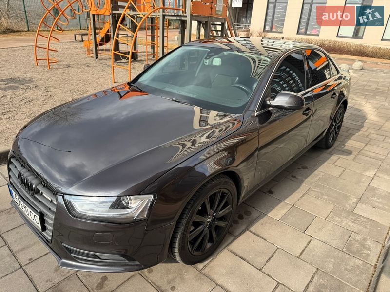 Седан Audi A4 2013 в Киеве