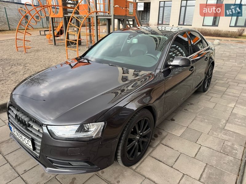 Седан Audi A4 2013 в Киеве
