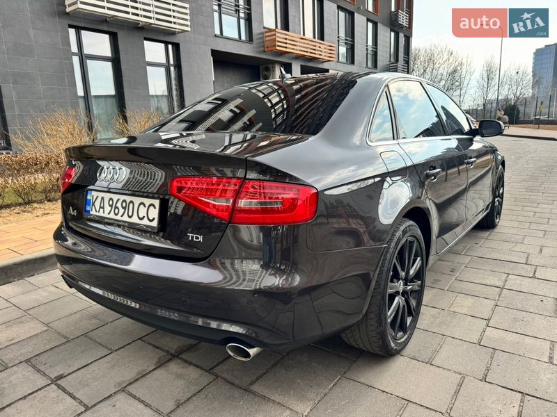 Седан Audi A4 2013 в Киеве
