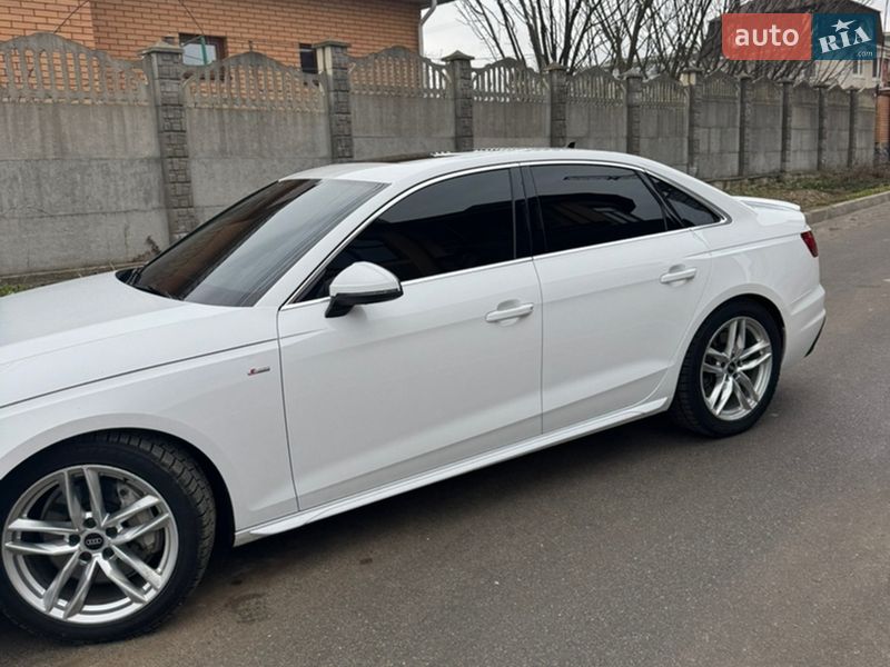 Седан Audi A4 2021 в Полтаві