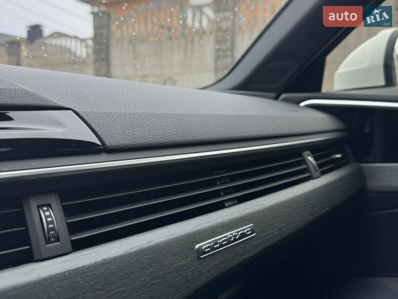 Седан Audi A4 2021 в Полтаві