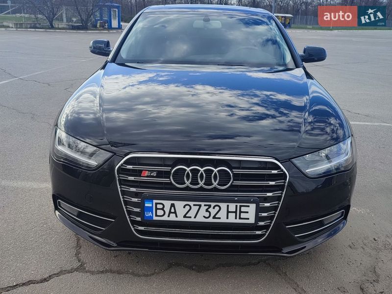 Седан Audi A4 2013 в Кропивницькому