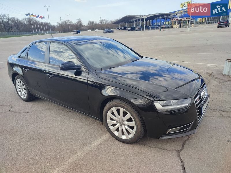 Седан Audi A4 2013 в Кропивницькому